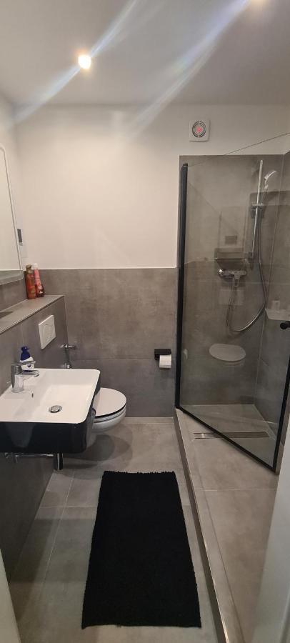 Schoene 2 Zimmer Apartment In Krefeld City, Monteur Wohnung Netflix & Prime מראה חיצוני תמונה